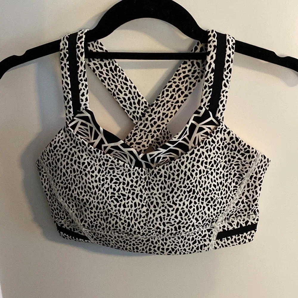 Lululemon Rack Pack Bra Size 4 EUC